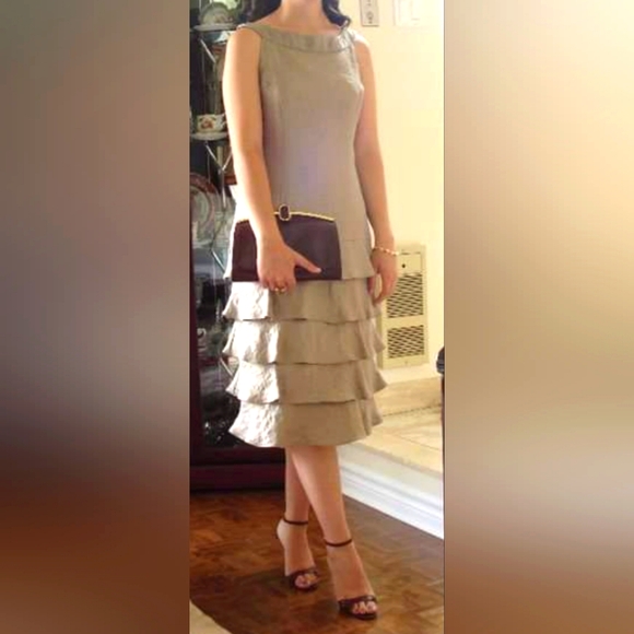 Gold cocktail dress with open back - Picture 3 of 3